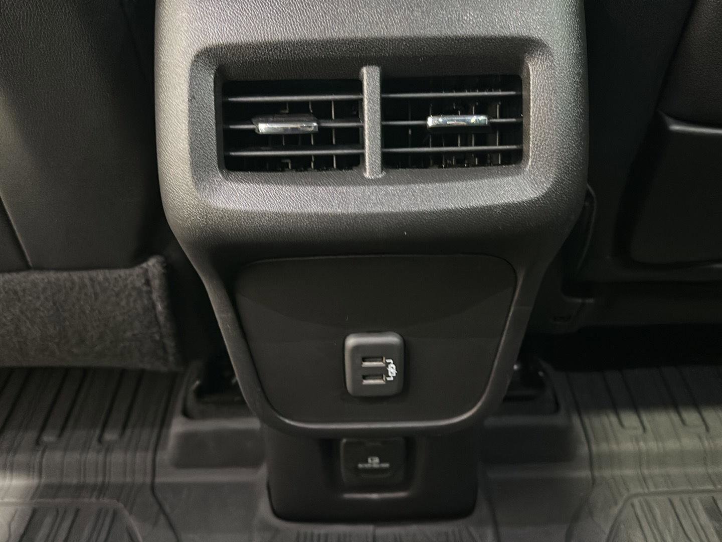 Used 2024 GMC Terrain SLT w/ Infotainment Package II AWD/4WD image 23