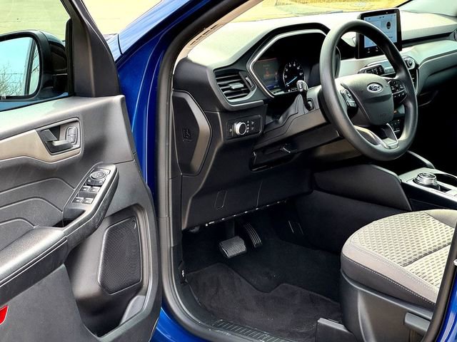 Used 2022 Ford Escape SE w/ SE Sport Appearance Package image 8