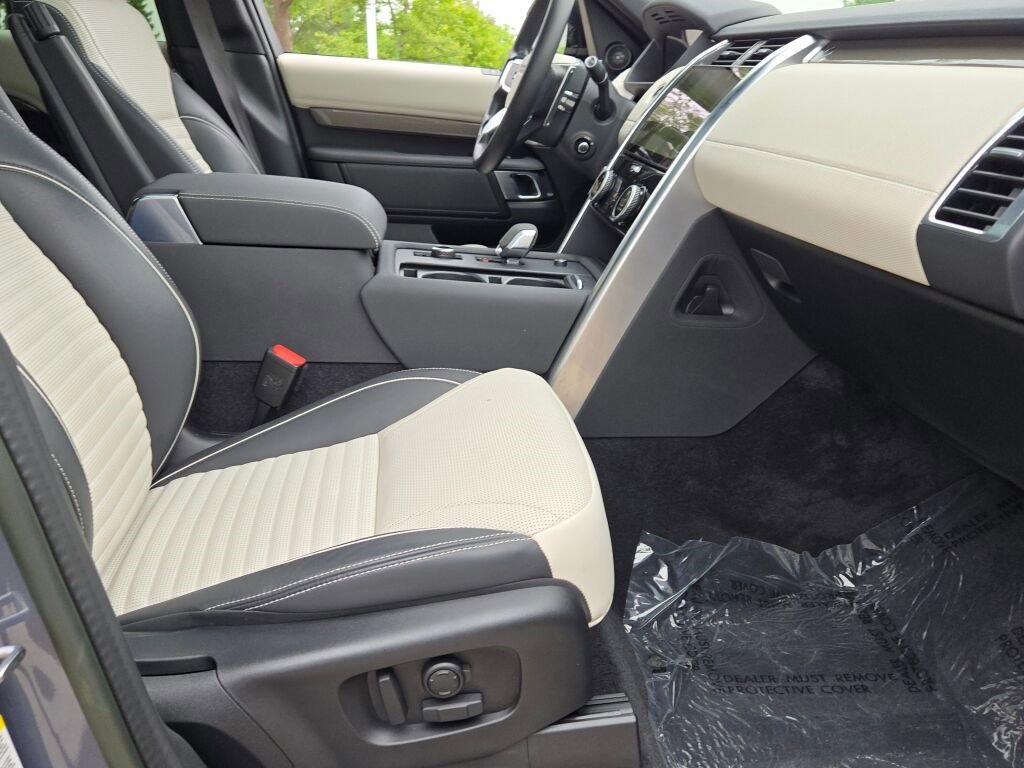 Used 2023 Land Rover Discovery HSE R-Dynamic image 6