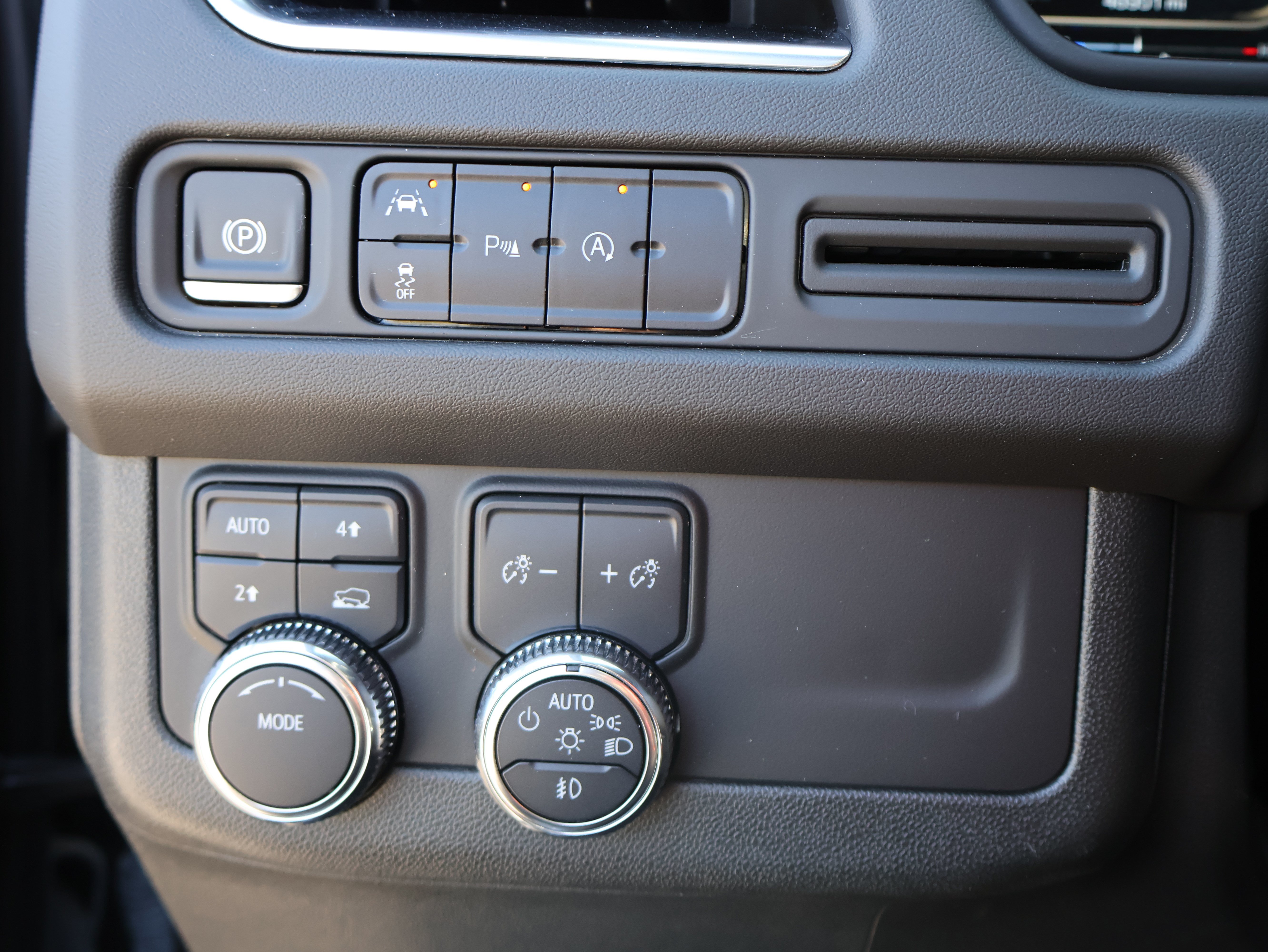 Used 2024 GMC Yukon SLT AWD/4WD image 38