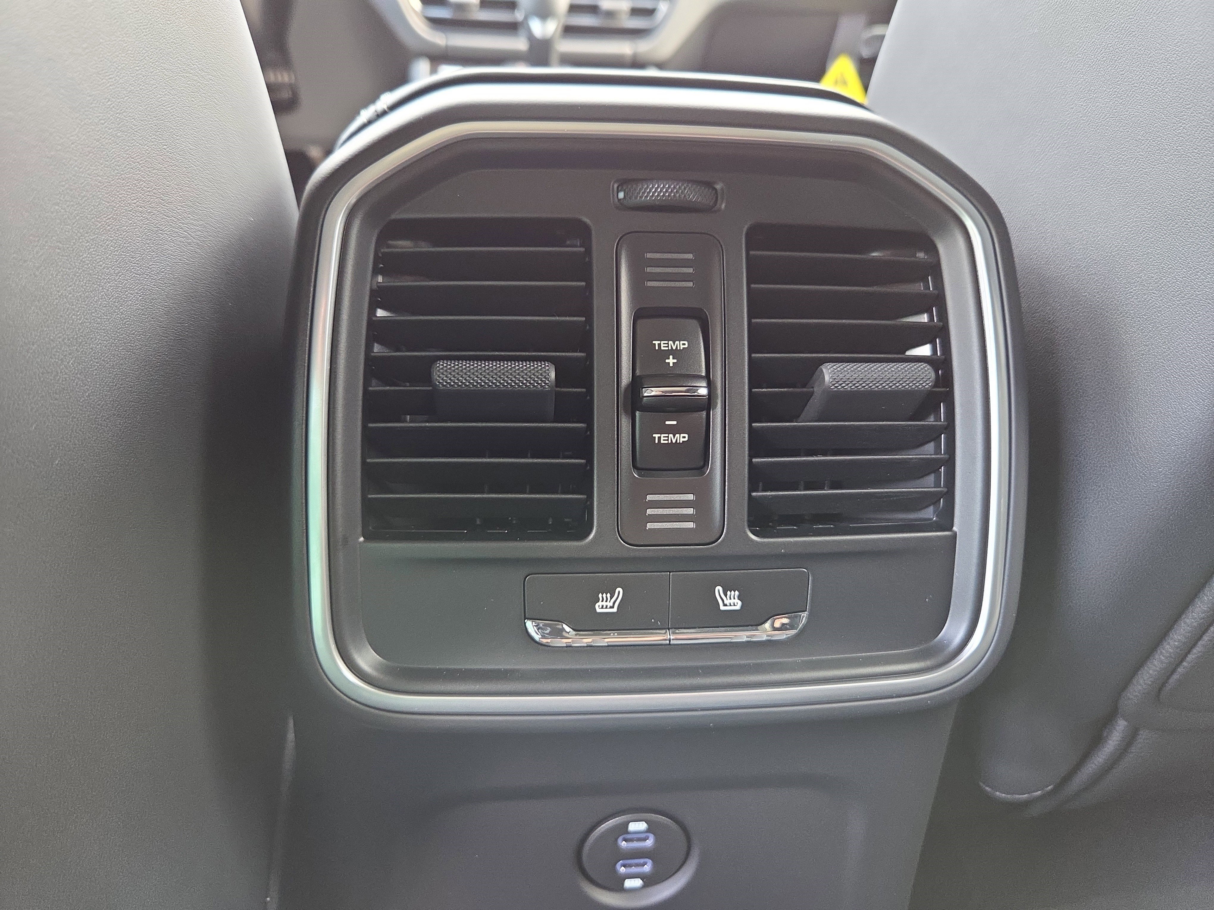 New 2025 Porsche Macan Turbo image 17