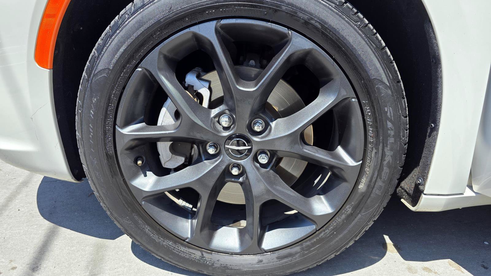 Used 2021 Chrysler Pacifica Touring-L w/ Uconnect Theater Family Group AWD/4WD image 24