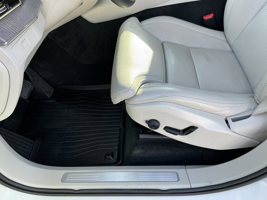 Used 2023 Volvo XC90 B6 Ultimate w/ Protection Package Premier image 45