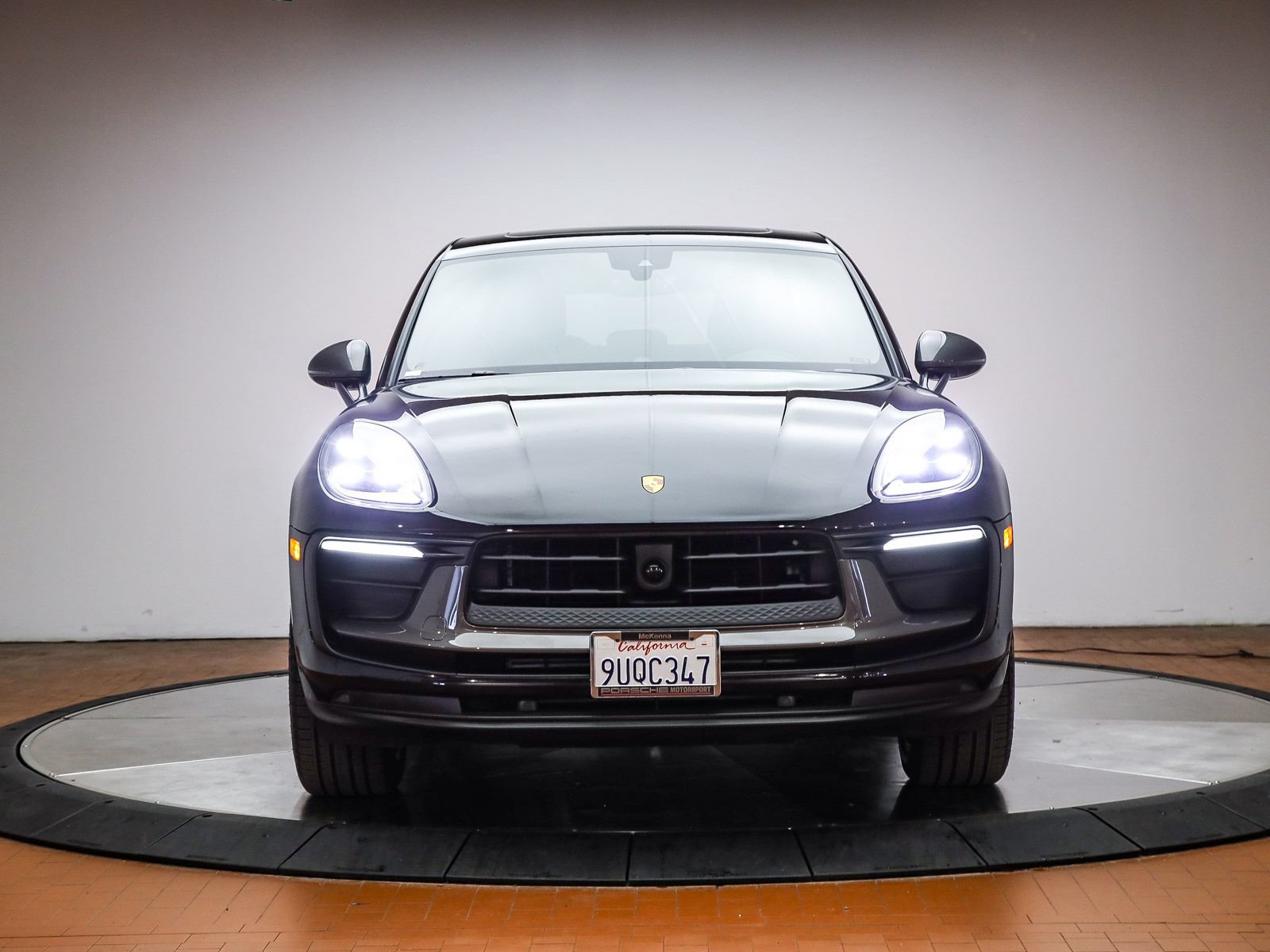 Certified 2025 Porsche Macan Turbo AWD/4WD image 13