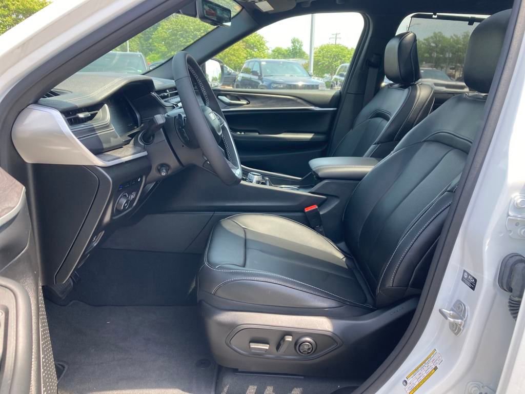 New 2024 Jeep Grand Cherokee Limited 4xe w/ Luxury Tech Group II image 10