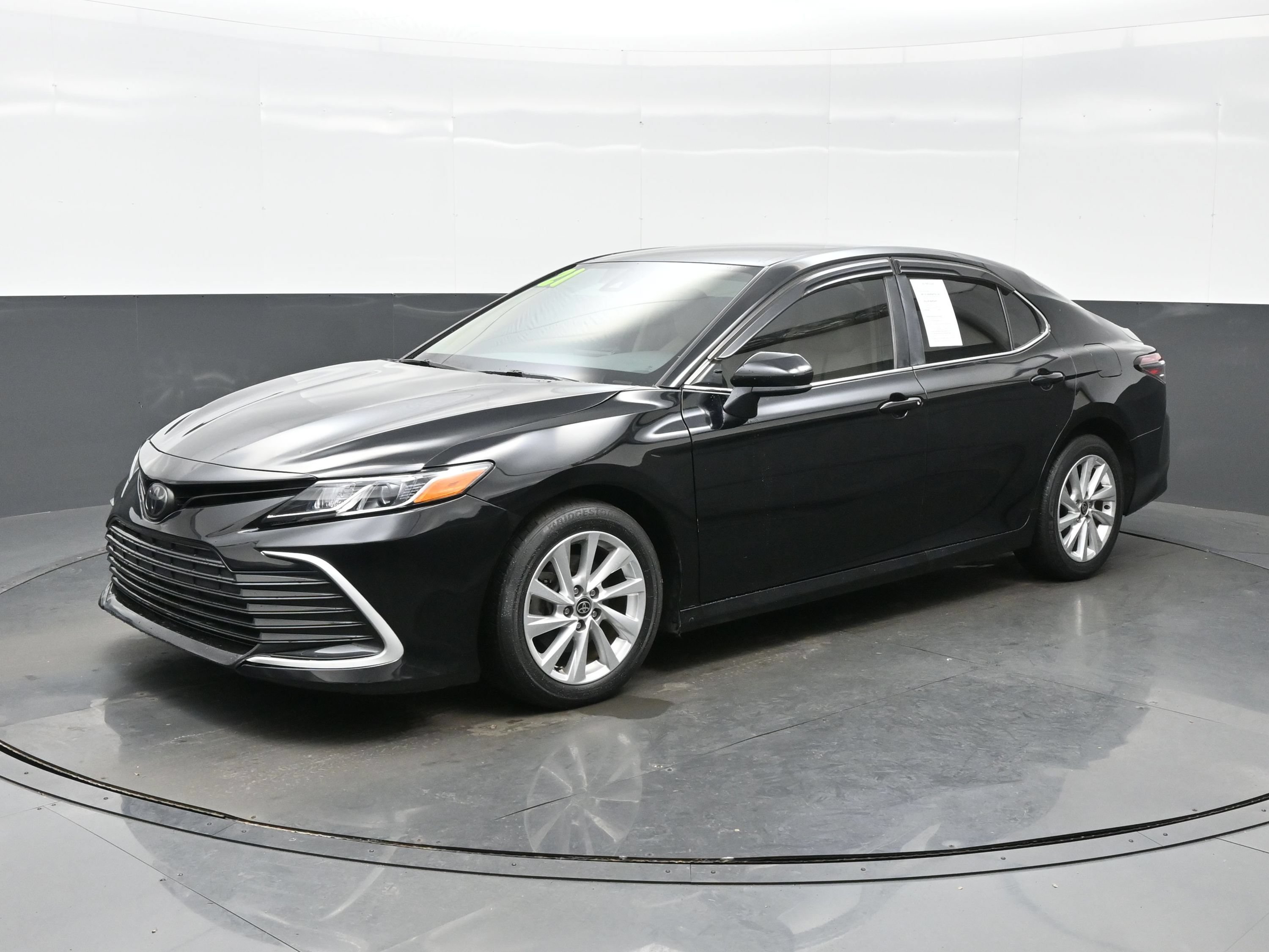 Used 2021 Toyota Camry LE FWD image 2