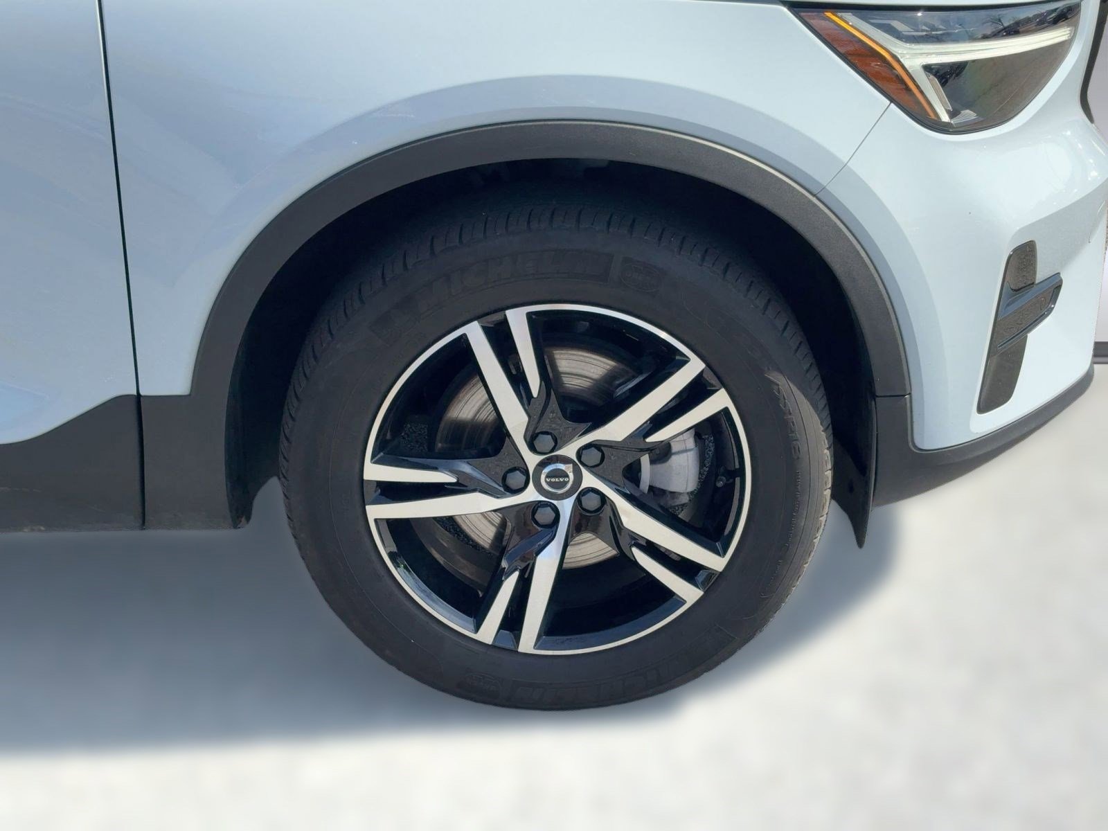 Certified 2024 Volvo XC40 B5 Core image 11