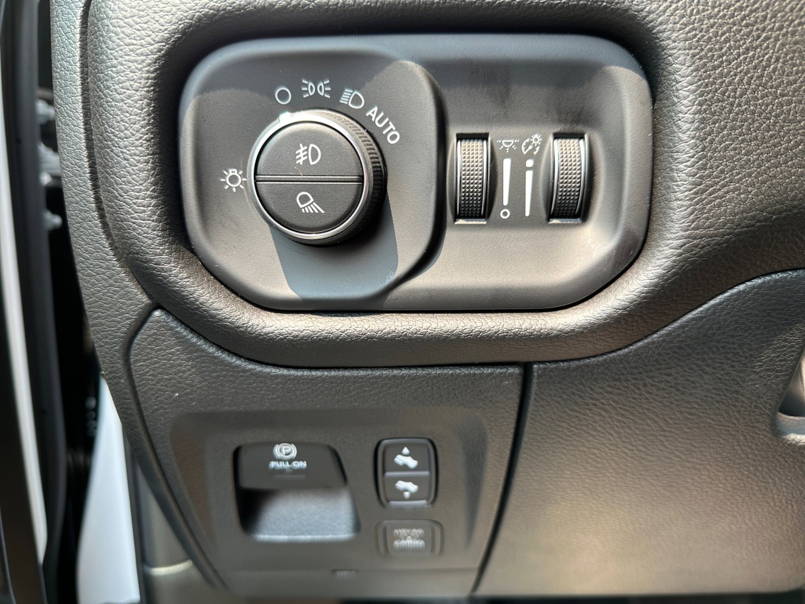 New 2026 RAM 1500 4x4 Crew Cab image 19