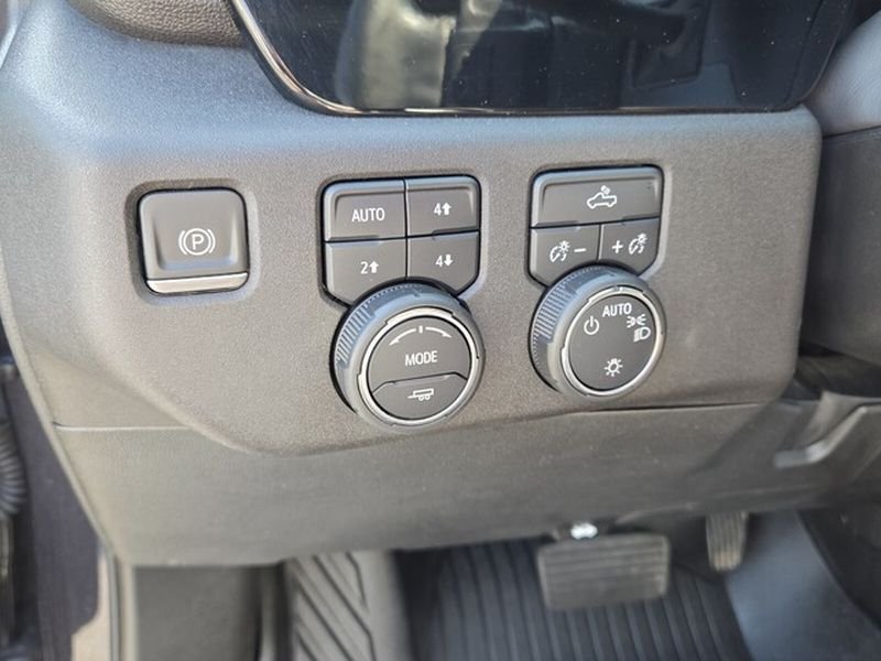 Used 2023 Chevrolet Silverado 1500 LT AWD/4WD image 31