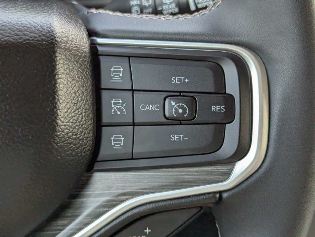 Used 2024 Jeep Wagoneer Series II AWD/4WD image 27