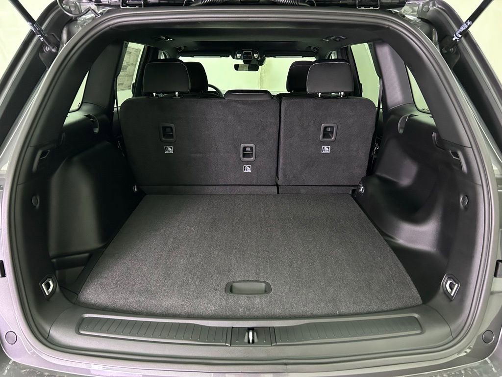 New 2025 Jeep Grand Cherokee Laredo X w/ Trailer Tow Package image 11