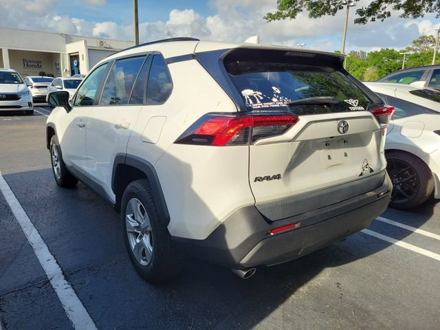 Used 2021 Toyota RAV4 XLE w/ Convenience Package image 3