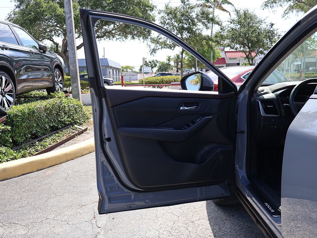 Used 2023 Nissan Rogue SL FWD image 24
