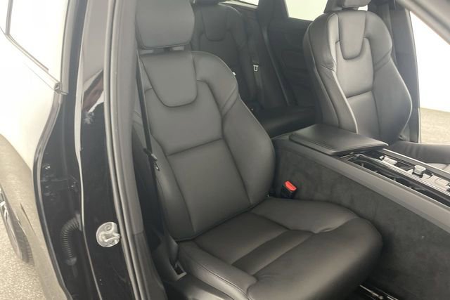 Used 2023 Volvo XC60 B5 Plus image 46
