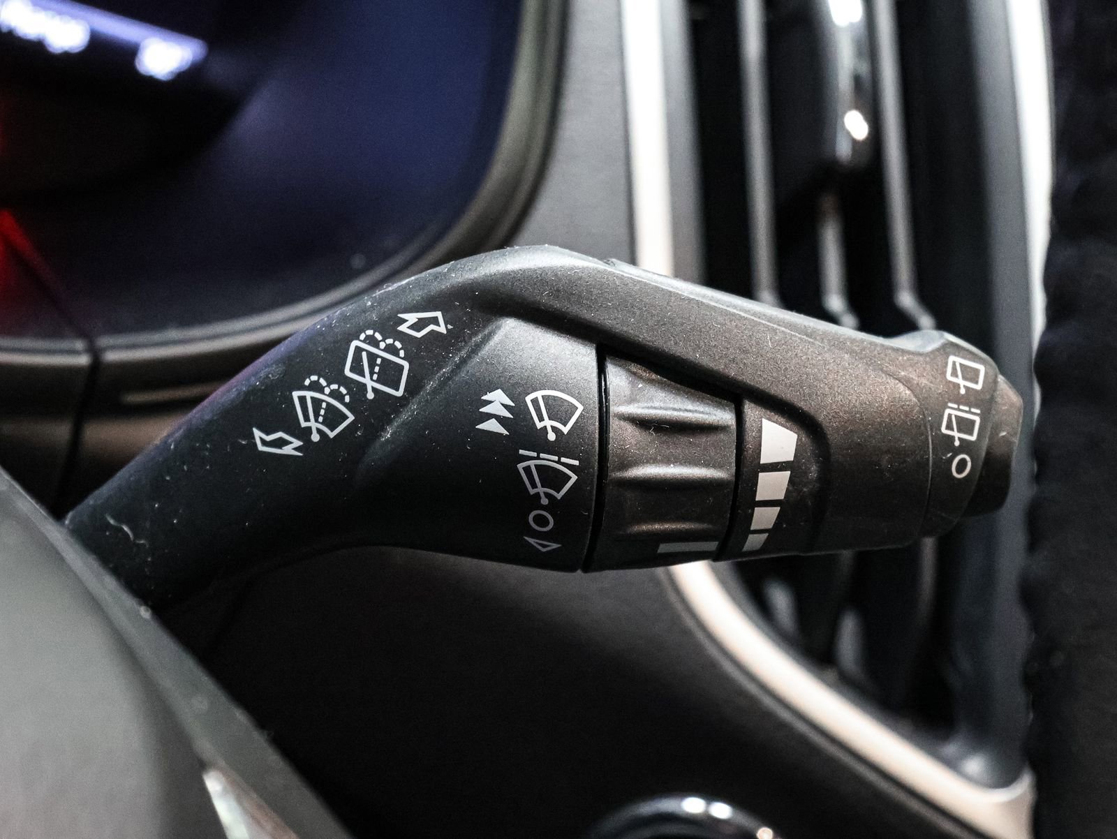 Used 2022 Ford Edge SEL image 38