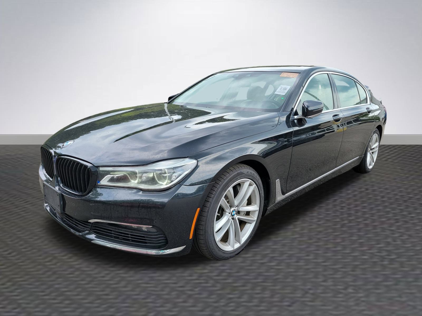 Used 2018 BMW 750i xDrive image 3