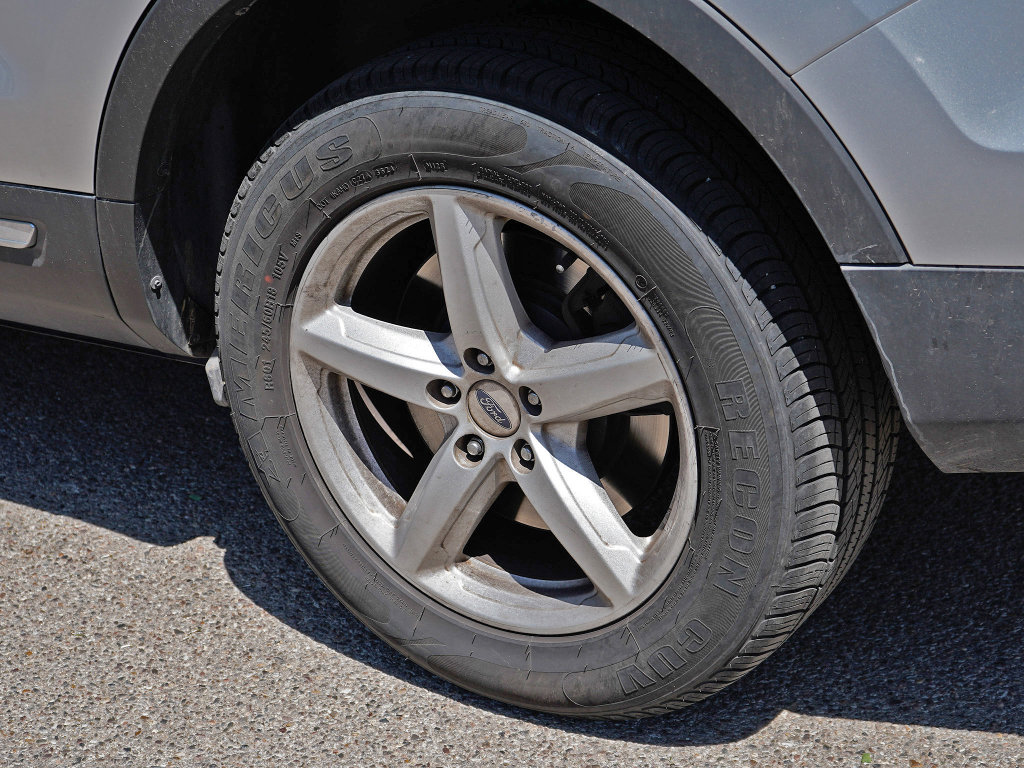 Used 2016 Ford Explorer XLT w/ Equipment Group 201A AWD/4WD image 7