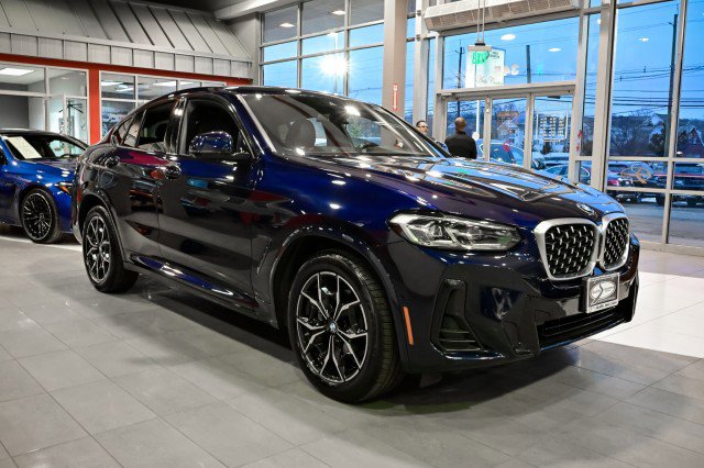 Used 2022 BMW X4 xDrive30i w/ M Sport Package image 3