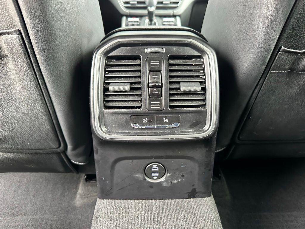 Certified 2024 Porsche Macan AWD/4WD image 37