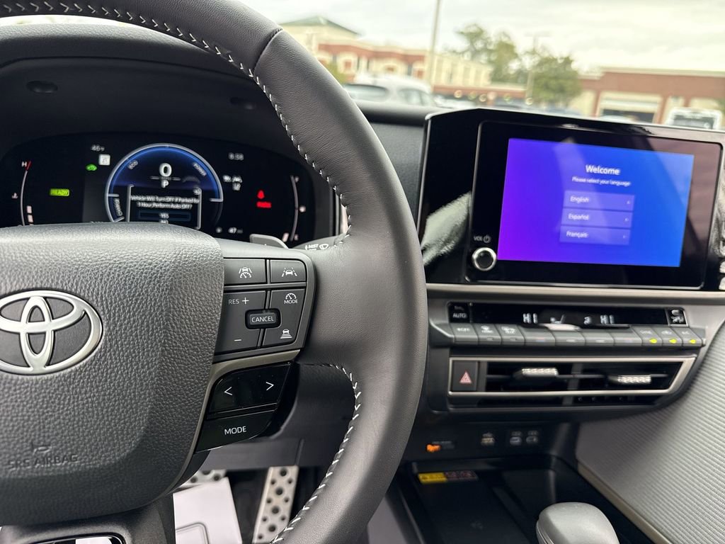Used 2025 Toyota Camry SE image 16