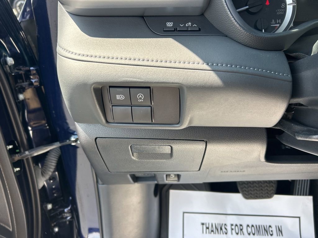 Used 2023 Toyota Highlander L image 6