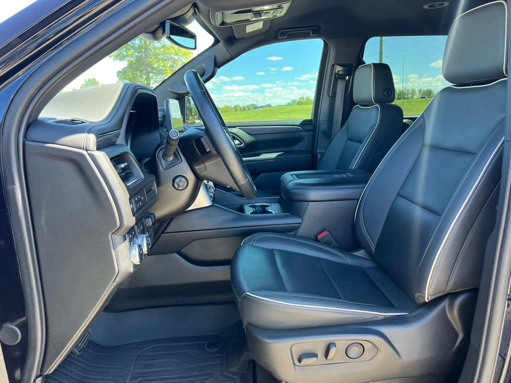 Used 2024 GMC Yukon XL SLT w/ SLT Luxury Package AWD/4WD image 4