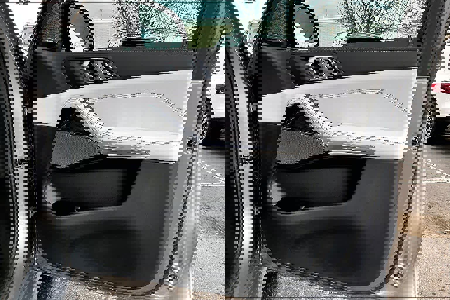 Used 2024 BMW X5 sDrive40i w/ M Sport Package image 23