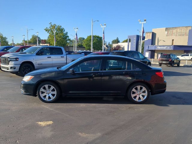 Used 2012 Chrysler 200 Touring w/ Cold Weather Group FWD image 3