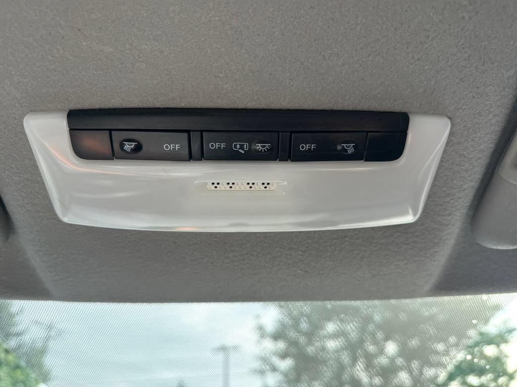 Used 2018 Nissan Kicks SV FWD image 34