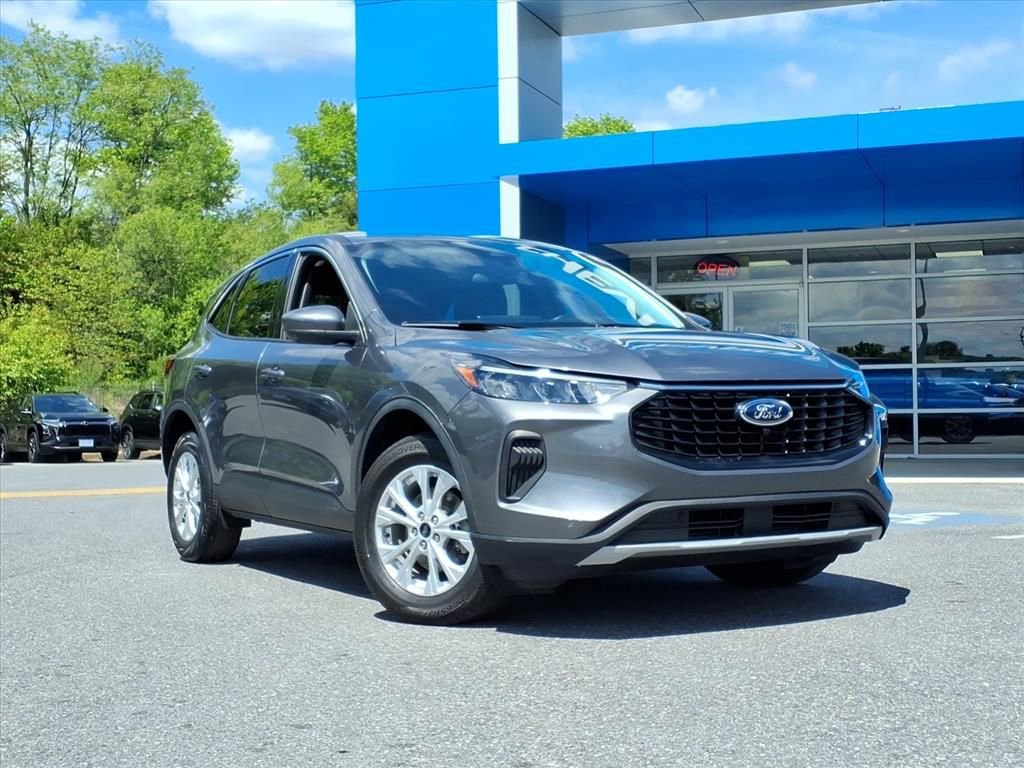 Used 2023 Ford Escape Active w/ Tech Pack #2 AWD/4WD image 1