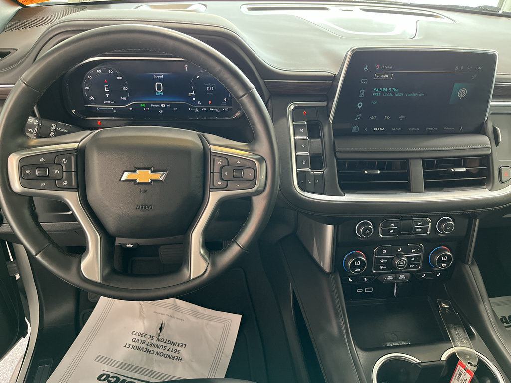 Used 2024 Chevrolet Suburban LT w/ Luxury Package RWD image 18