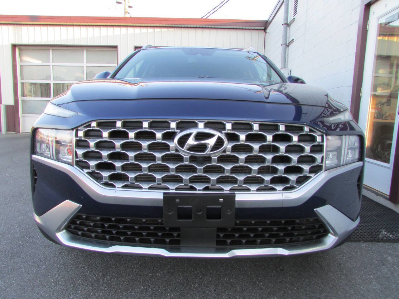Used 2023 Hyundai Santa Fe SEL w/ Premium Package image 2