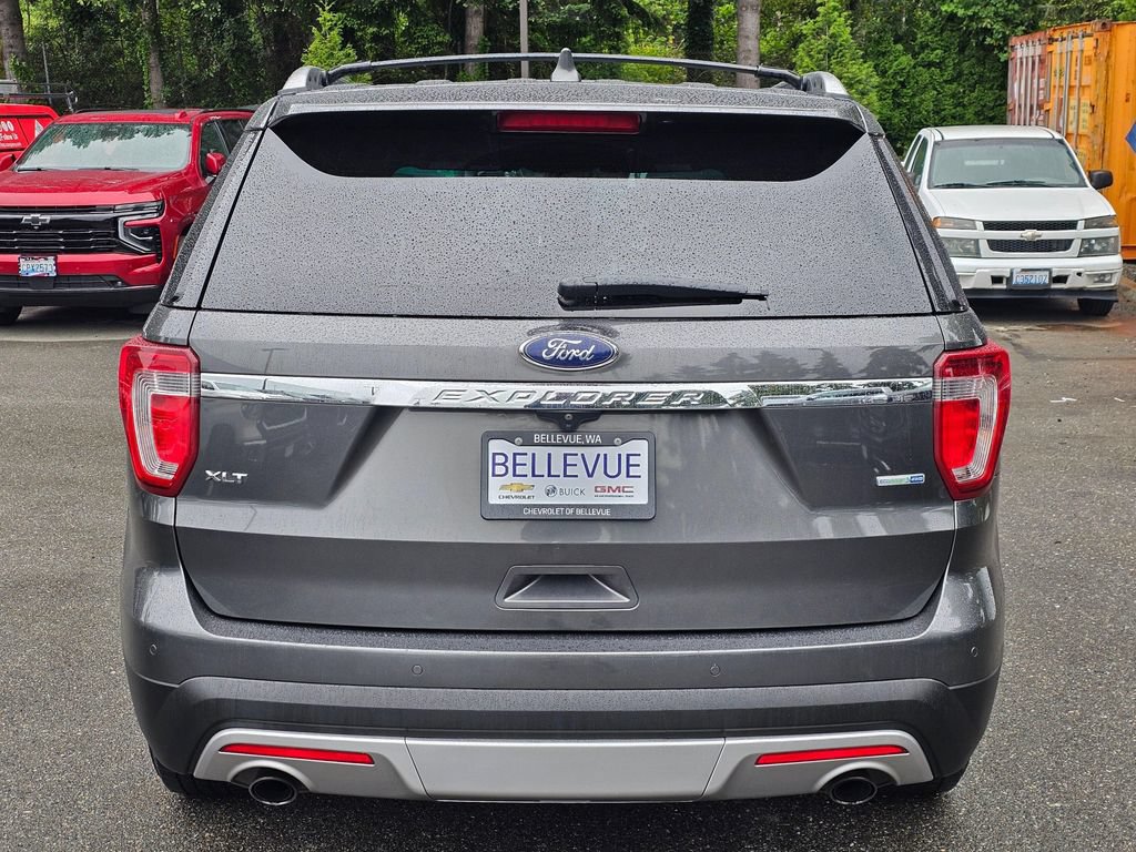 Used 2016 Ford Explorer XLT w/ Equipment Group 202A AWD/4WD image 4