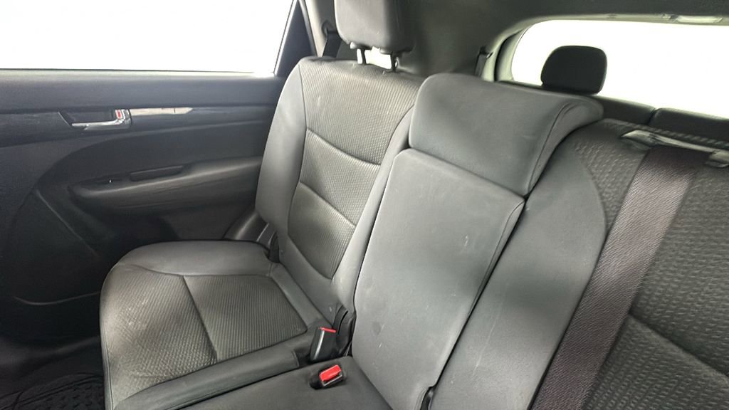 Used 2013 Kia Sorento LX w/ Third Row Pkg image 14