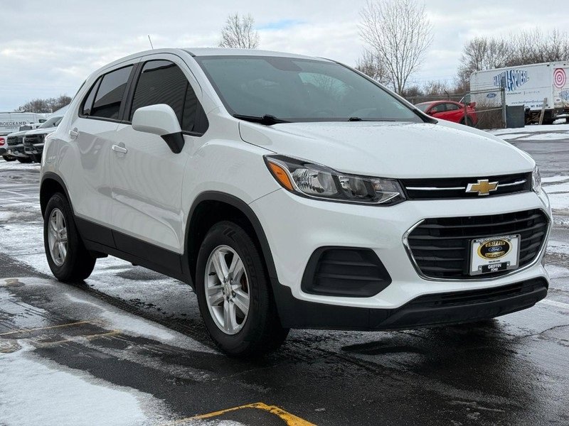 Used 2022 Chevrolet Trax LS w/ Tint and Cruise Package image 9