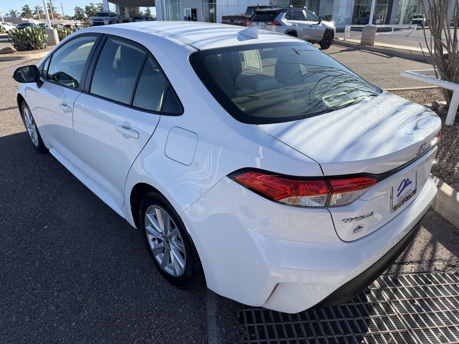 Used 2023 Toyota Corolla LE image 3