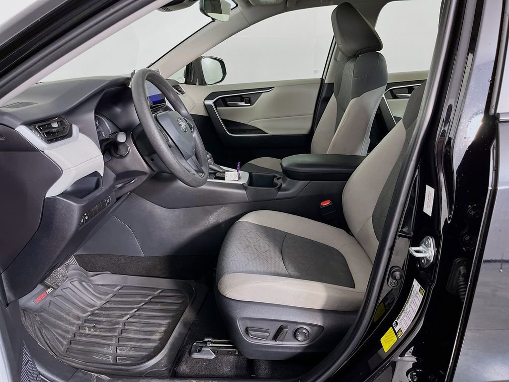 Used 2025 Toyota RAV4 XLE w/ Convenience Package image 29