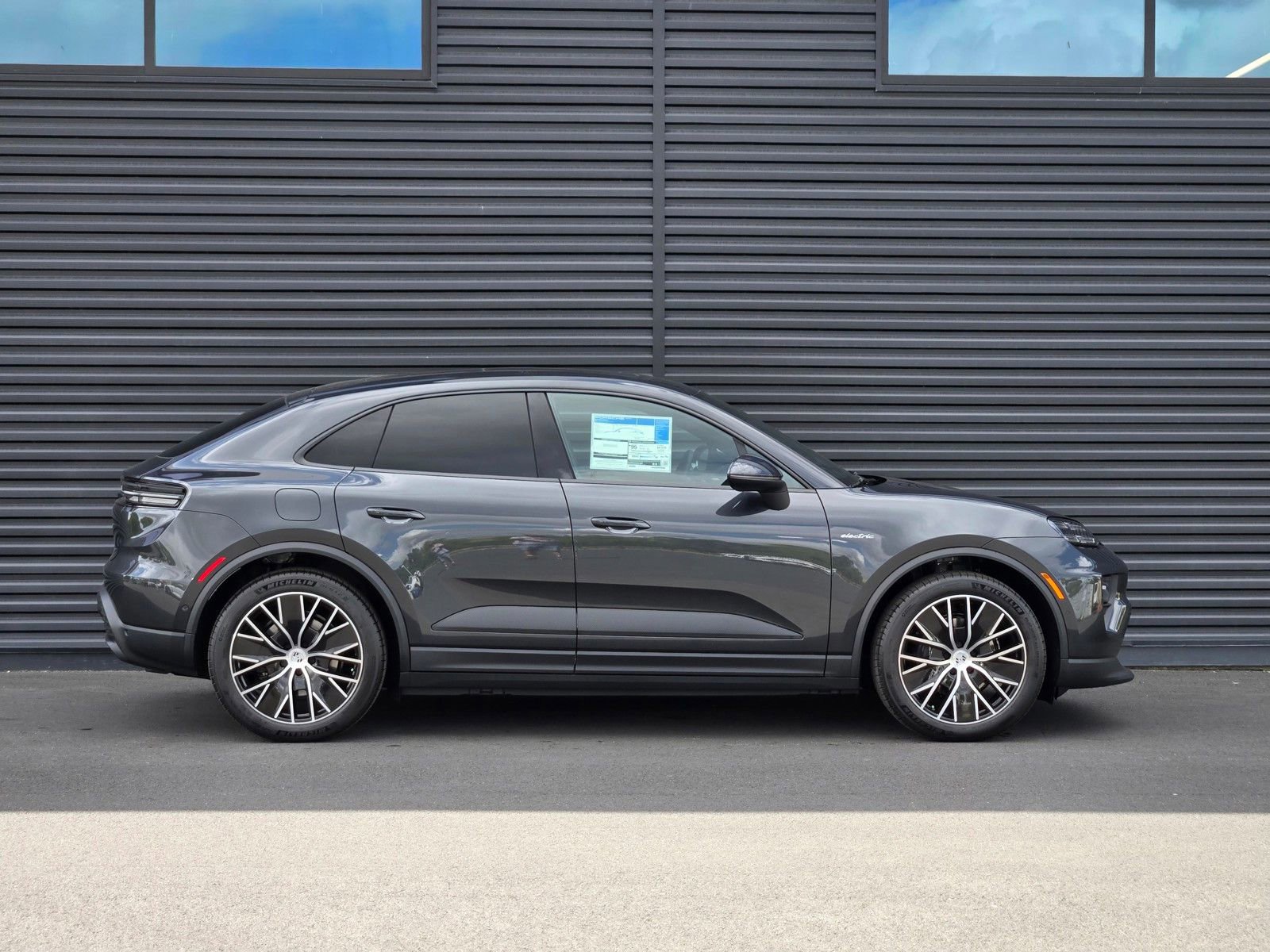 New 2026 Porsche Macan 4 Electric AWD/4WD image 8
