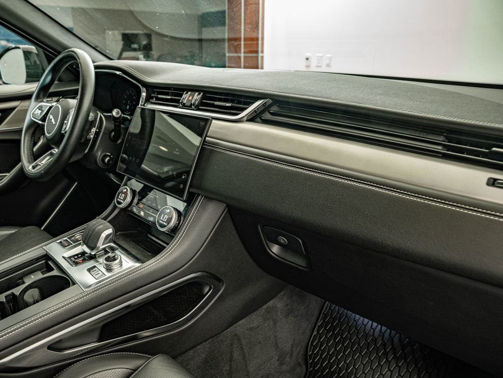 Certified 2025 Jaguar F-PACE R-Dynamic S AWD/4WD image 34