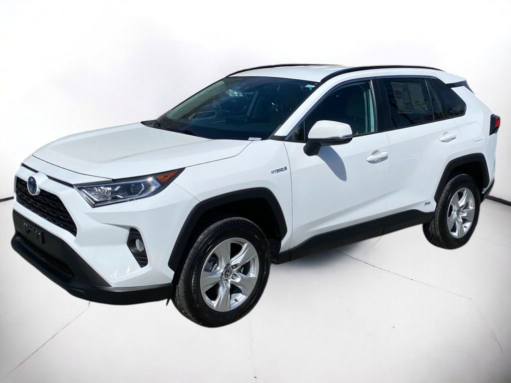 Used 2021 Toyota RAV4 XLE image 2