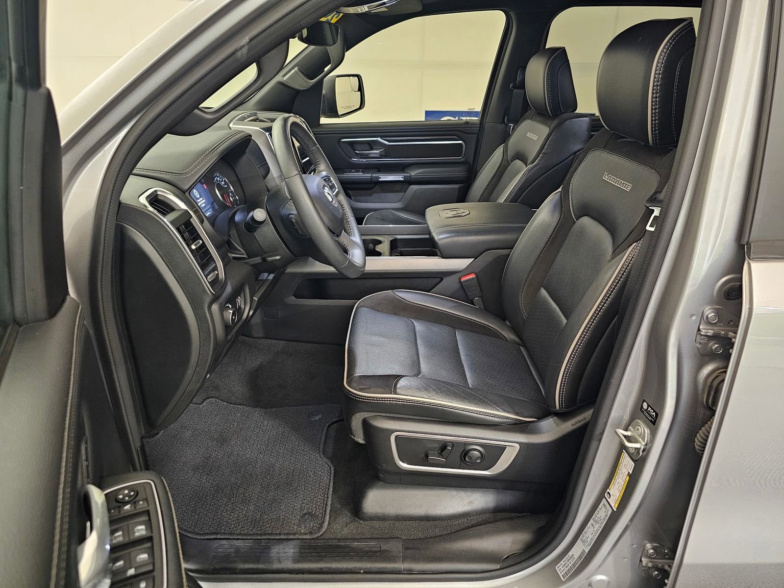 Used 2024 RAM 1500 Laramie image 11