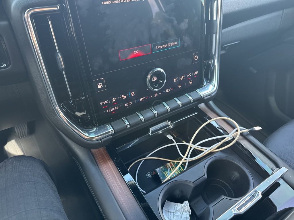 Used 2025 GMC Yukon Denali w/ Denali Reserve Package image 11