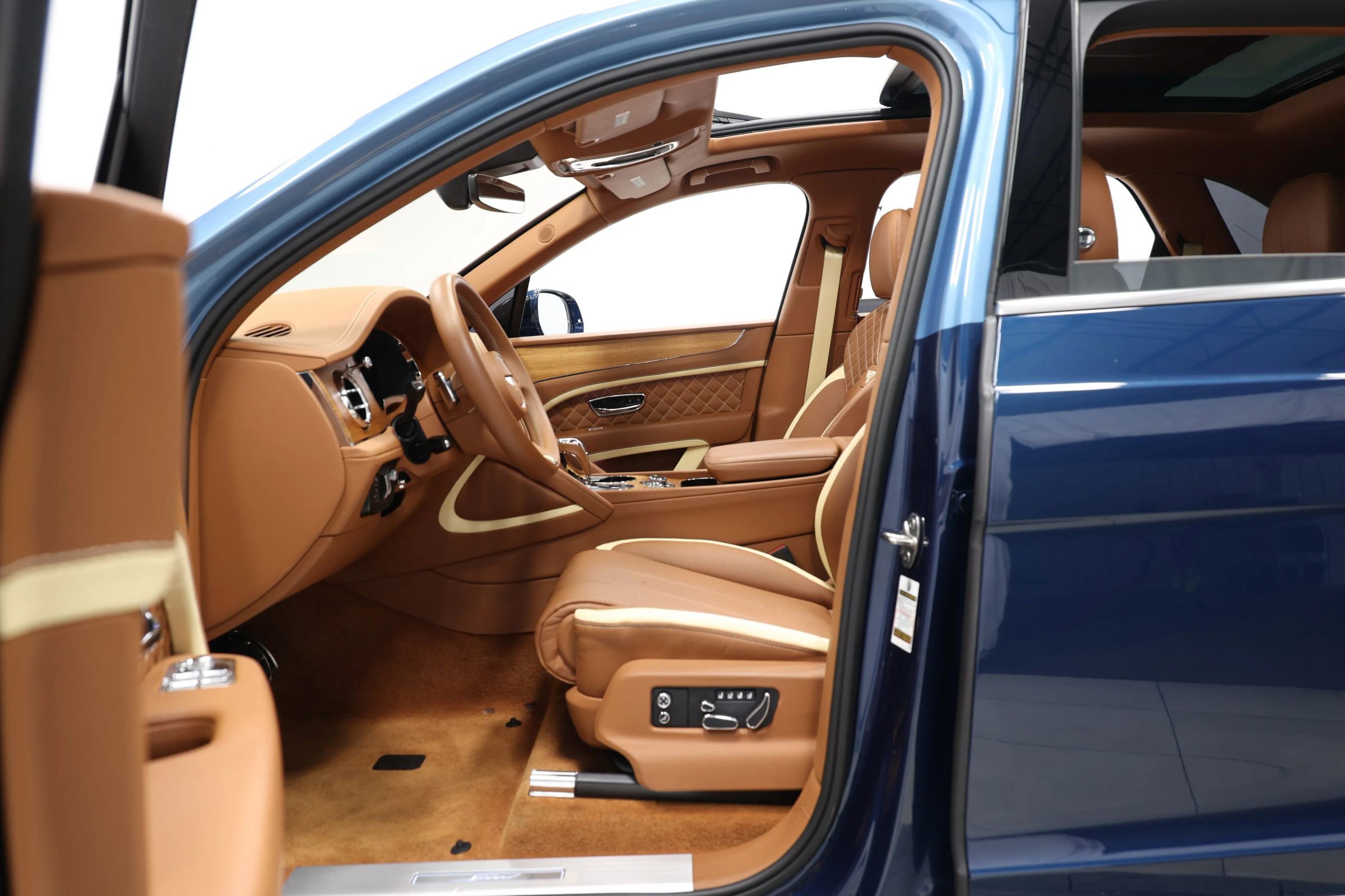 Used 2023 Bentley Bentayga Speed image 16