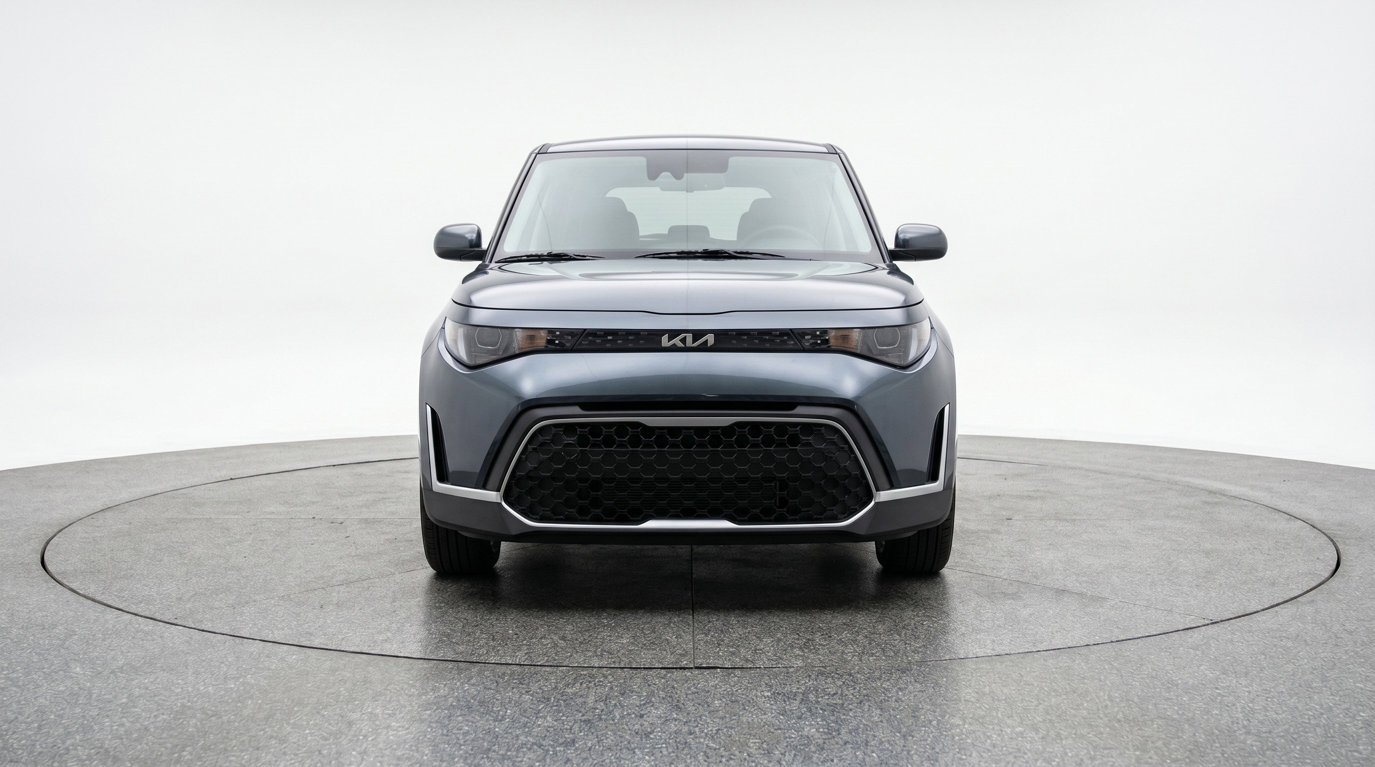 Used 2025 Kia Soul LX w/ LX Technology Package FWD image 2