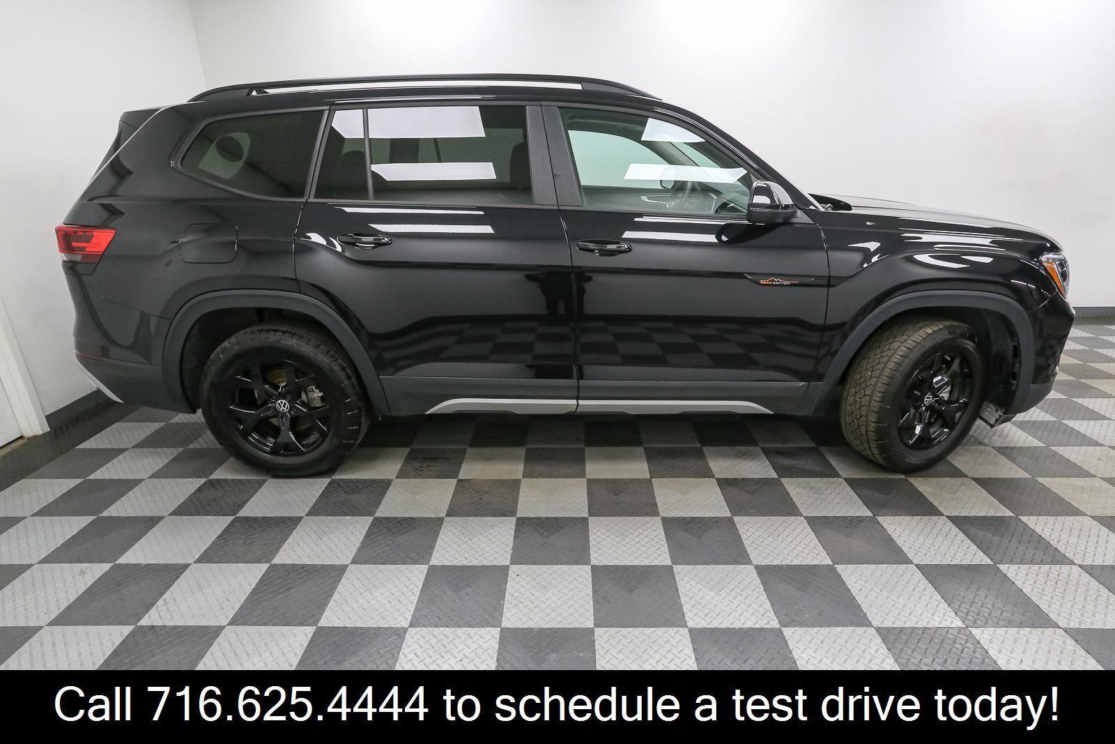 Certified 2025 Volkswagen Atlas Peak Edition SE AWD/4WD image 9