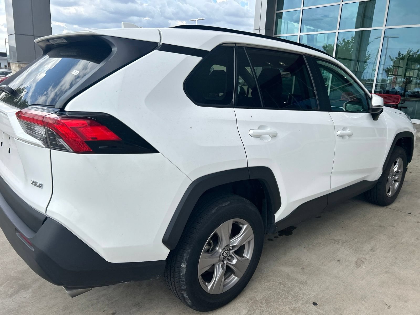 Used 2025 Toyota RAV4 XLE FWD image 9