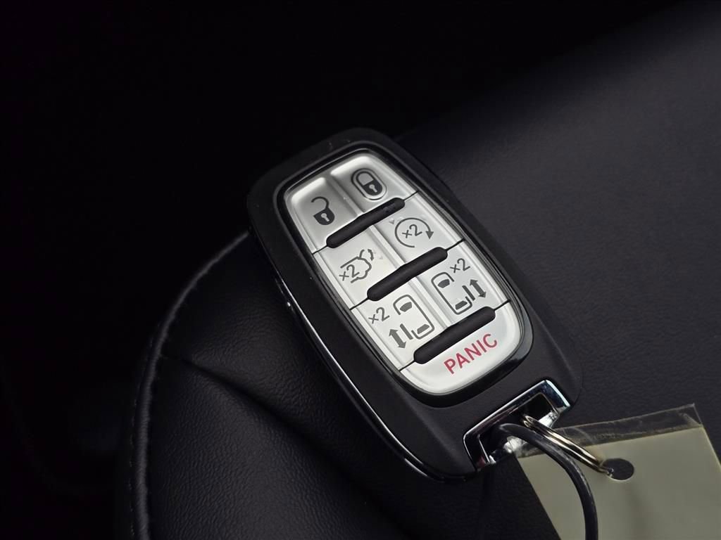 New 2026 Chrysler Pacifica Select FWD image 12