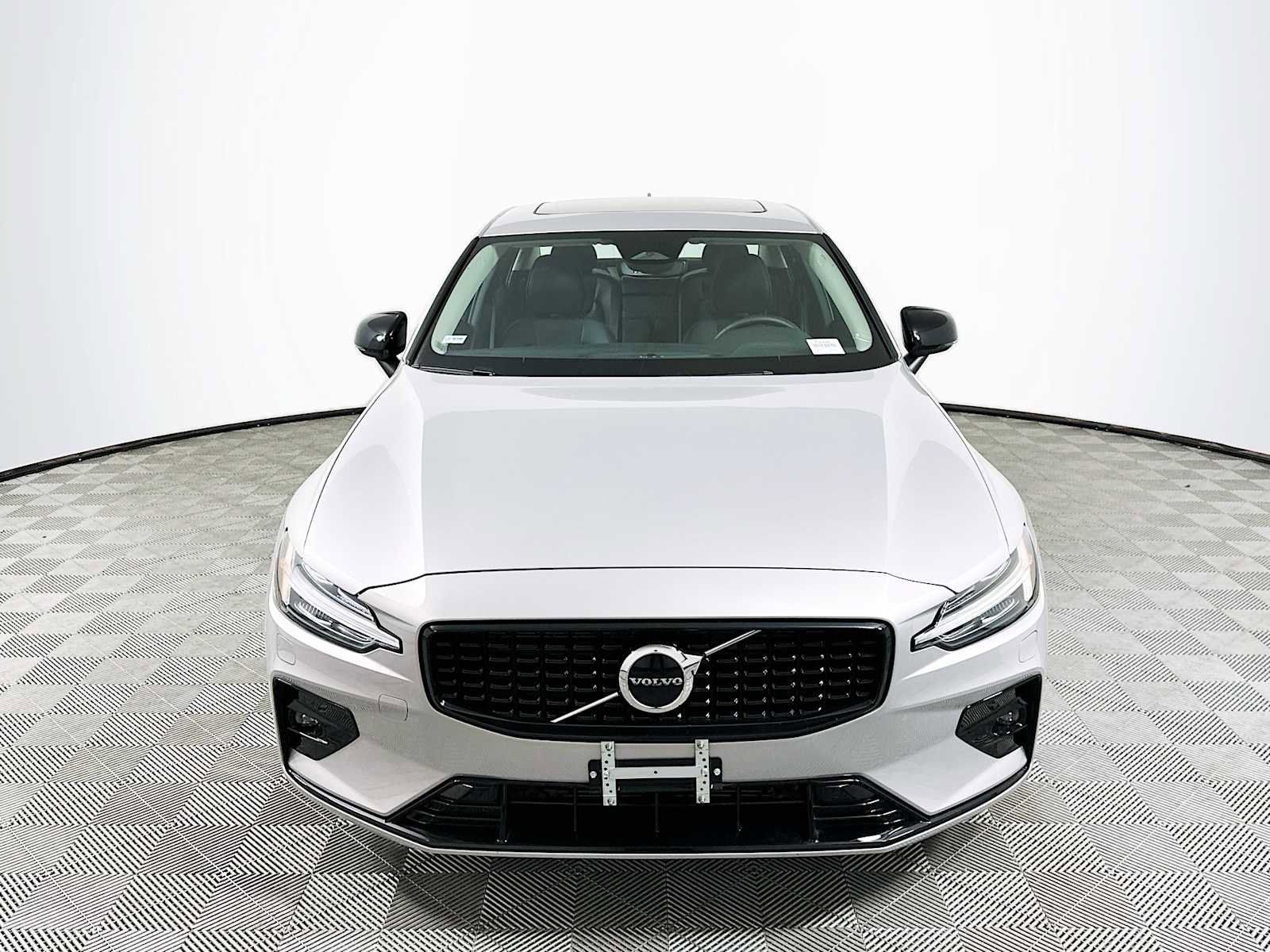 Used 2025 Volvo S60 B5 Core image 2