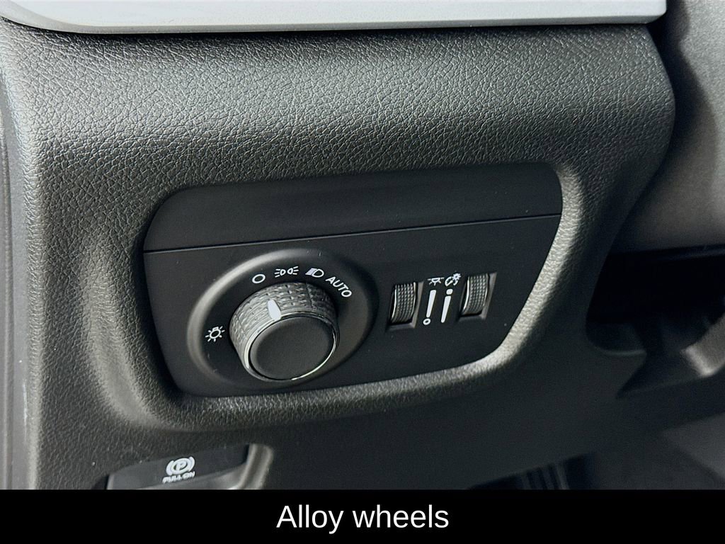 New 2025 Jeep Grand Cherokee Altitude image 18