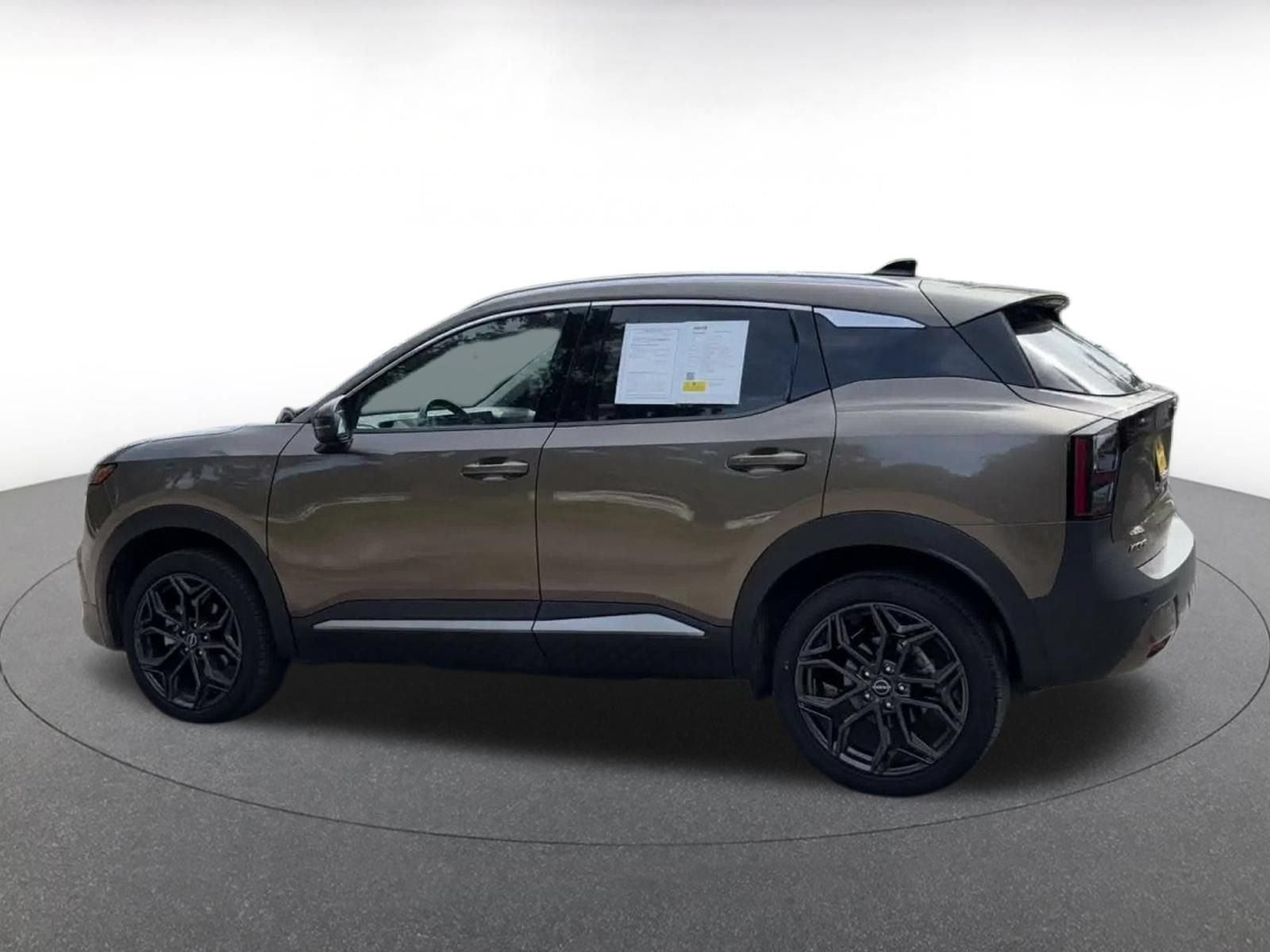 Used 2026 Nissan Kicks SR FWD image 9